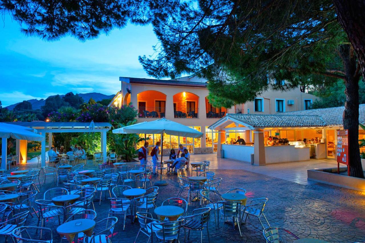 Amareclub Rocca Dorada Hotel Santa Margherita di Pula Luaran gambar