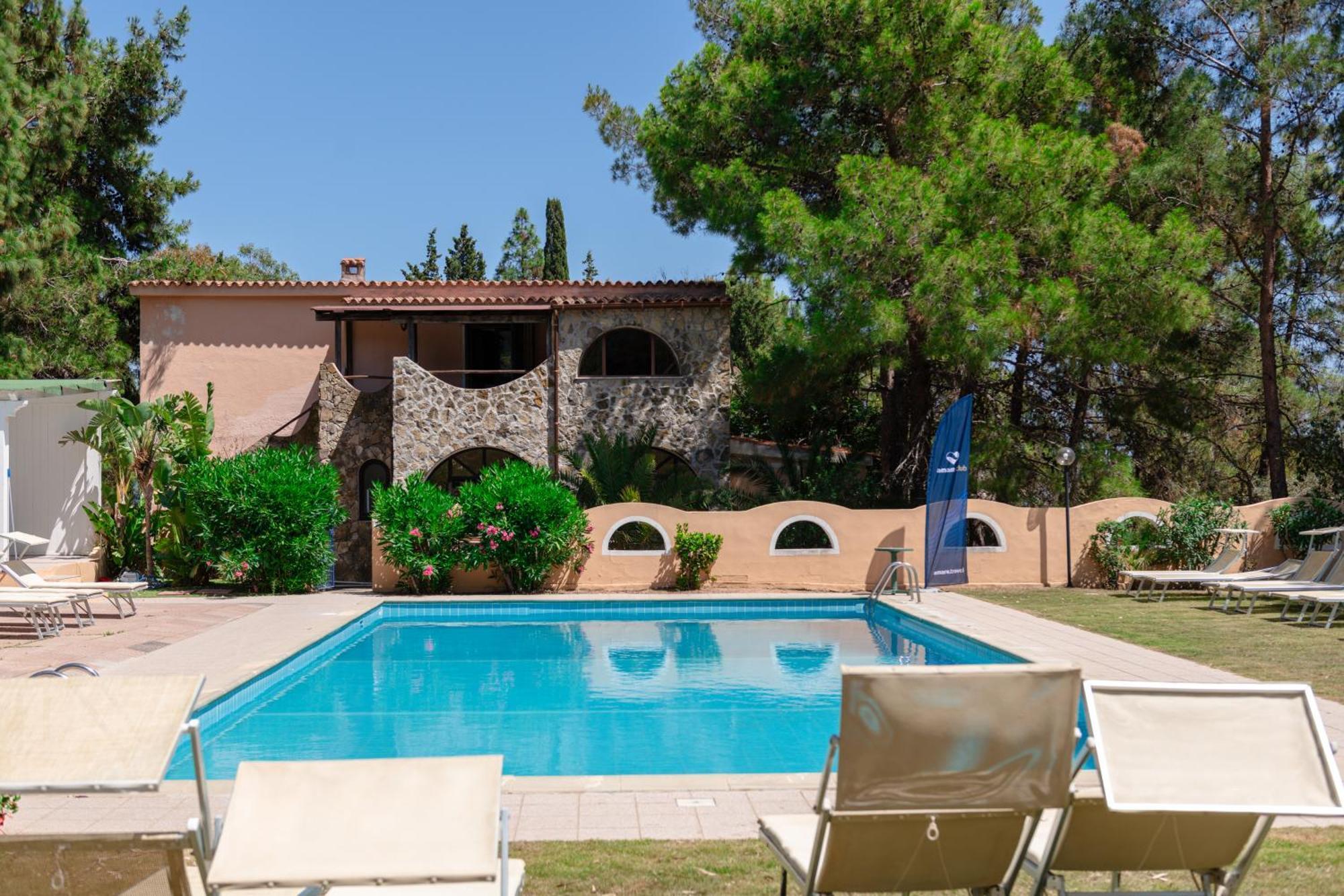 Amareclub Rocca Dorada Hotel Santa Margherita di Pula Luaran gambar