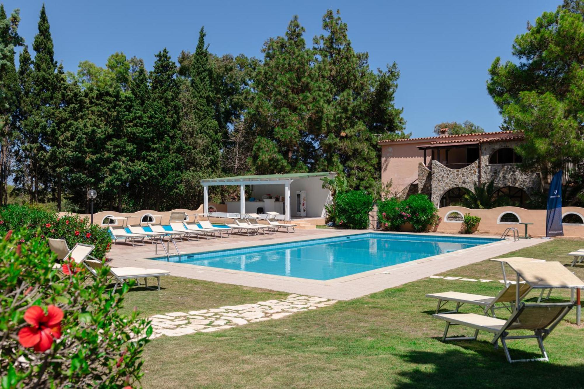 Amareclub Rocca Dorada Hotel Santa Margherita di Pula Luaran gambar