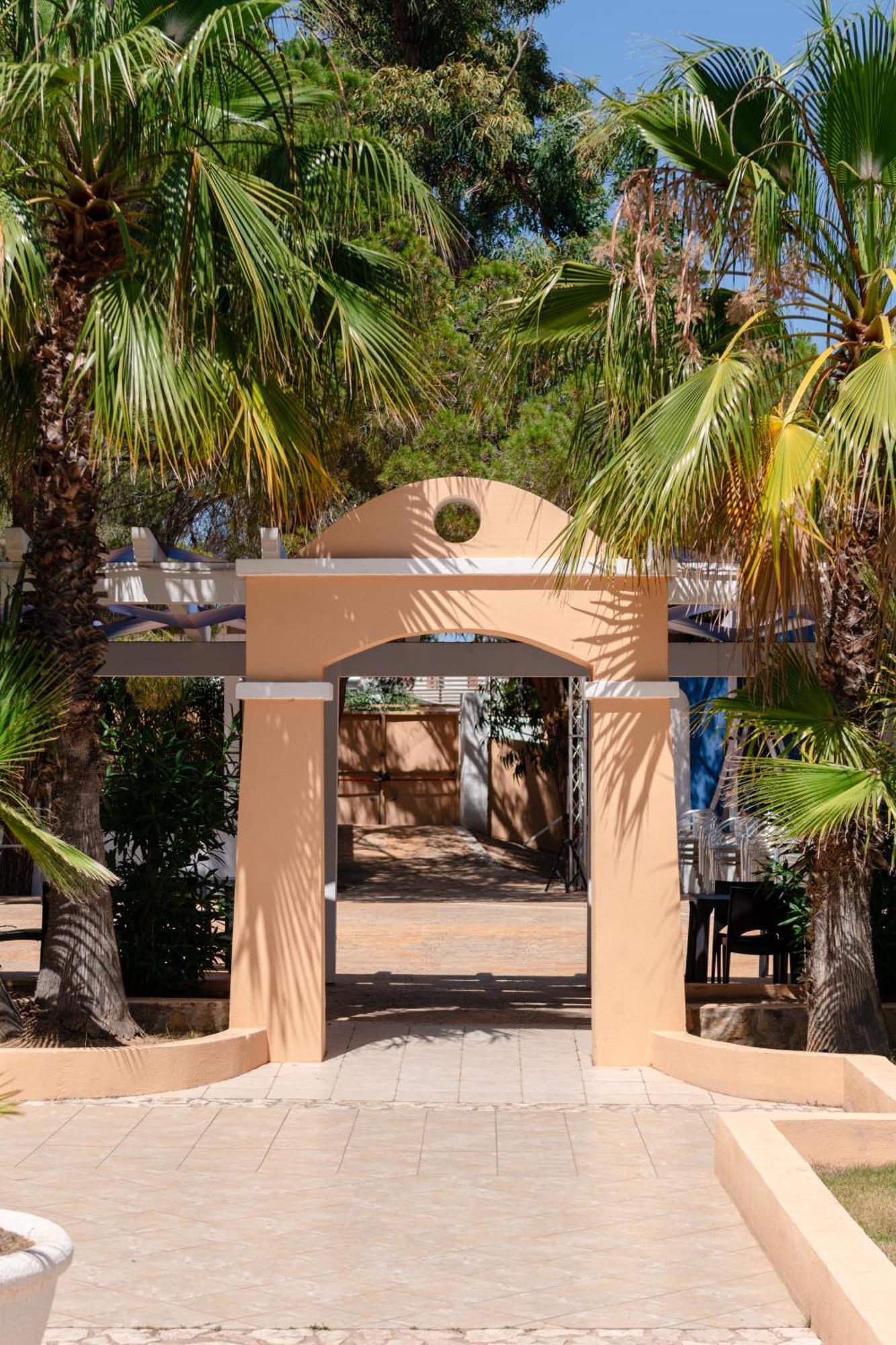 Amareclub Rocca Dorada Hotel Santa Margherita di Pula Luaran gambar