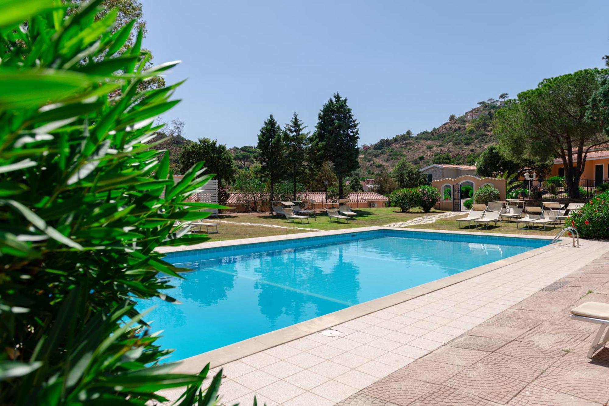 Amareclub Rocca Dorada Hotel Santa Margherita di Pula Luaran gambar