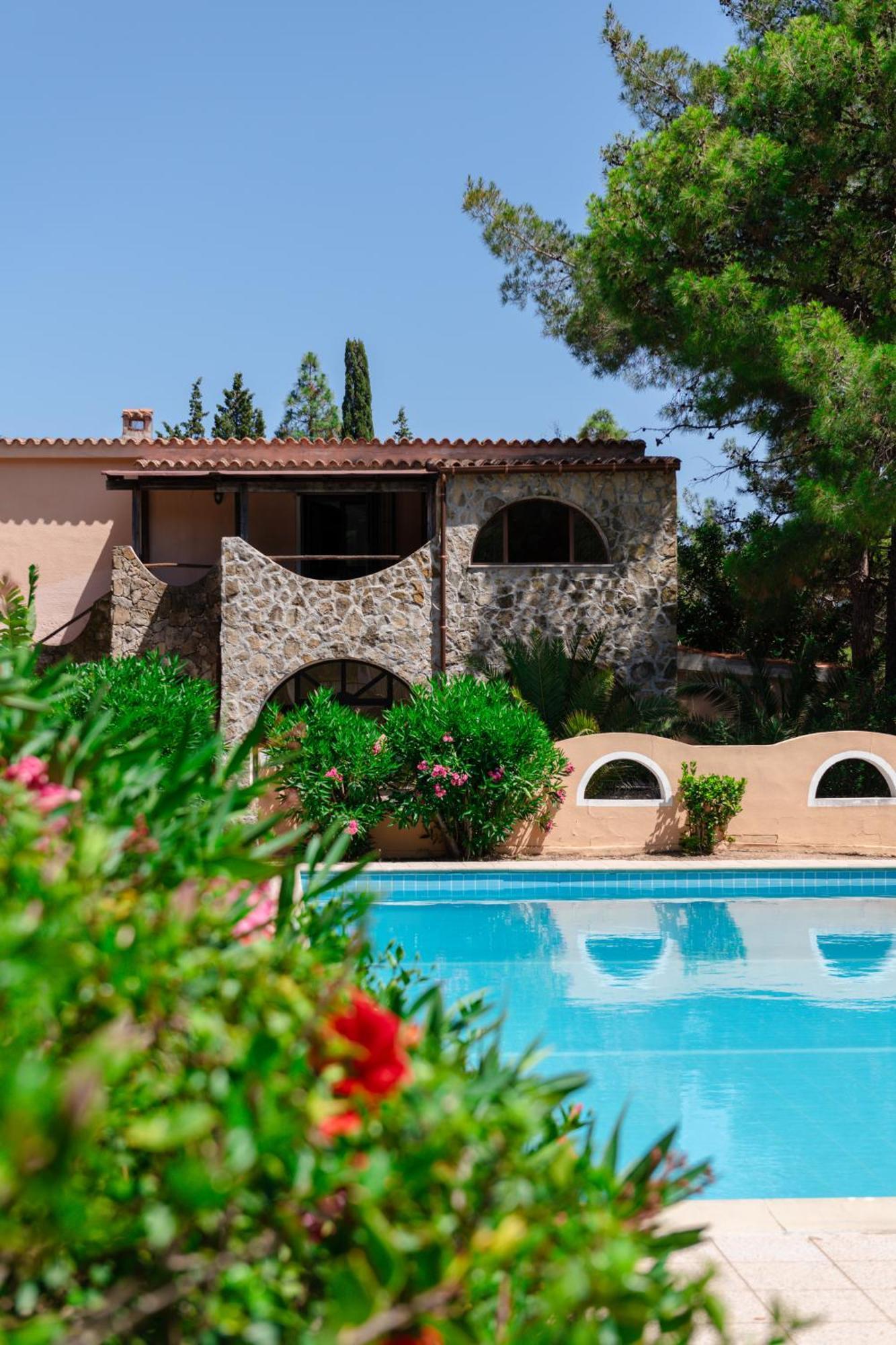 Amareclub Rocca Dorada Hotel Santa Margherita di Pula Luaran gambar
