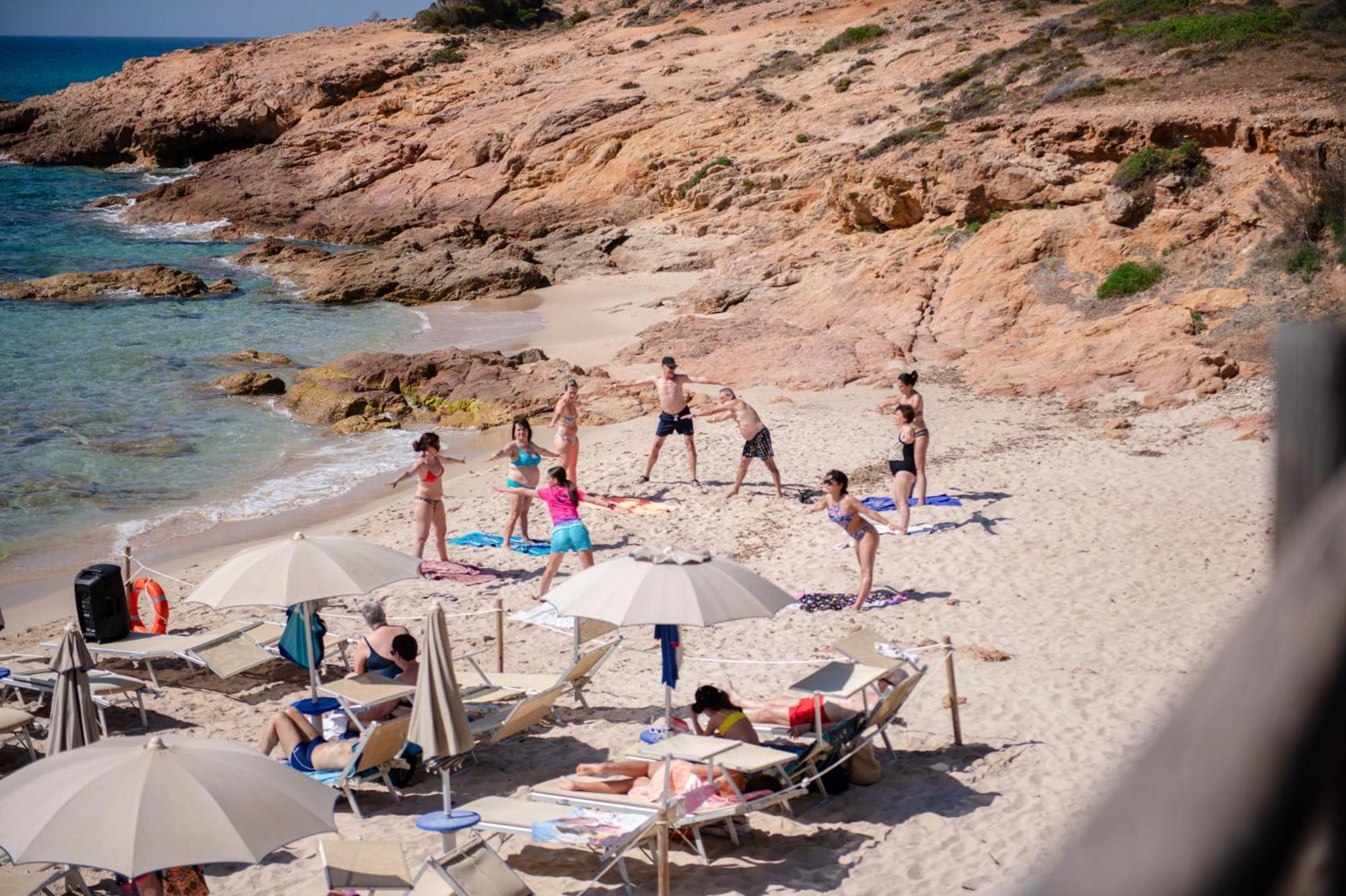 Amareclub Rocca Dorada Hotel Santa Margherita di Pula Luaran gambar