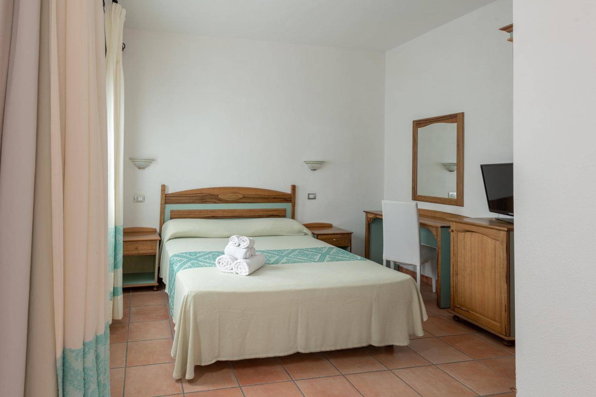 Amareclub Rocca Dorada Hotel Santa Margherita di Pula Luaran gambar