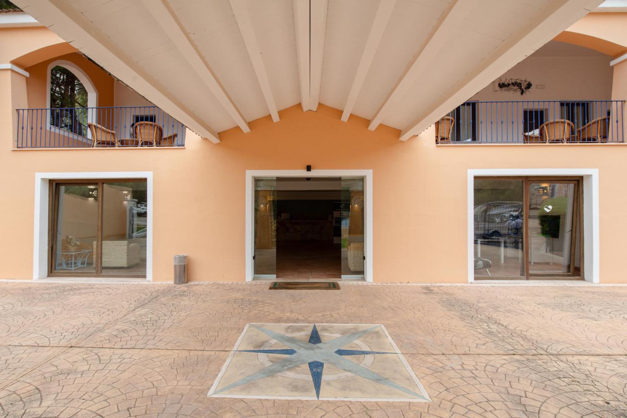 Amareclub Rocca Dorada Hotel Santa Margherita di Pula Luaran gambar